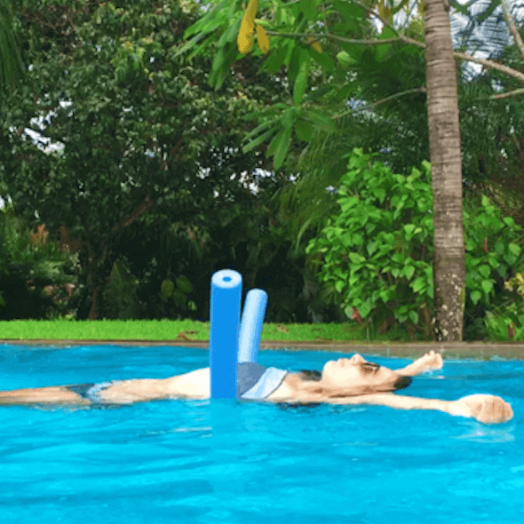 Anna in pool